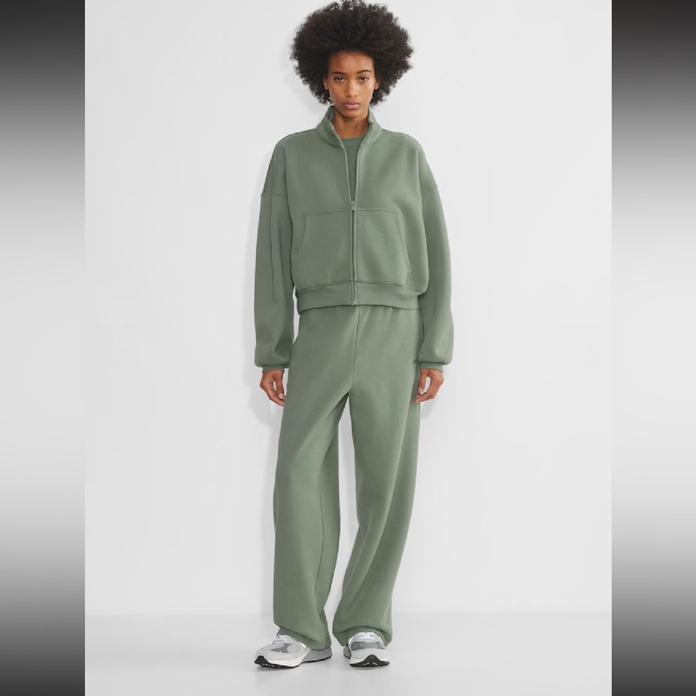Women's Green Zip-Up Sweater